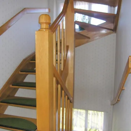 Four-bedroom Holiday 0 06 *